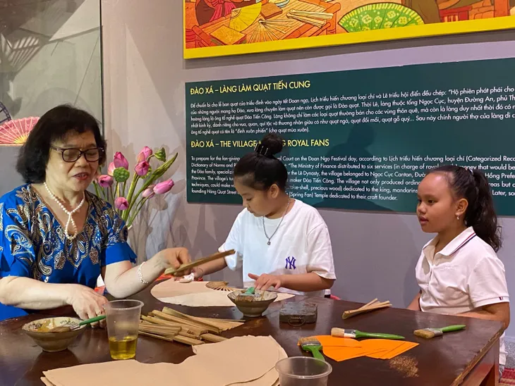 Tái hiện các nghi lễ ngày Tết Đoan Ngọ trong Hoàng cung Thăng Long xưa - Ảnh 10. Tái hiện các nghi lễ ngày Tết Đoan Ngọ trong Hoàng cung Thăng Long xưa - Ảnh 10.