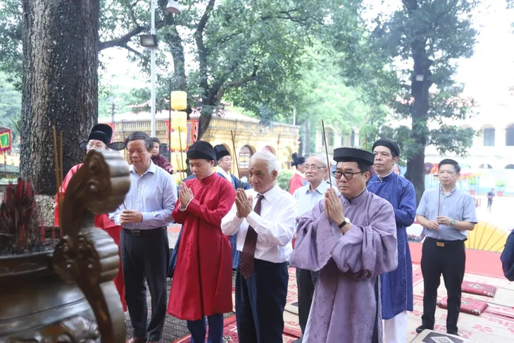 Tái hiện các nghi lễ ngày Tết Đoan Ngọ trong Hoàng cung Thăng Long xưa - Ảnh 9. Tái hiện các nghi lễ ngày Tết Đoan Ngọ trong Hoàng cung Thăng Long xưa - Ảnh 9.