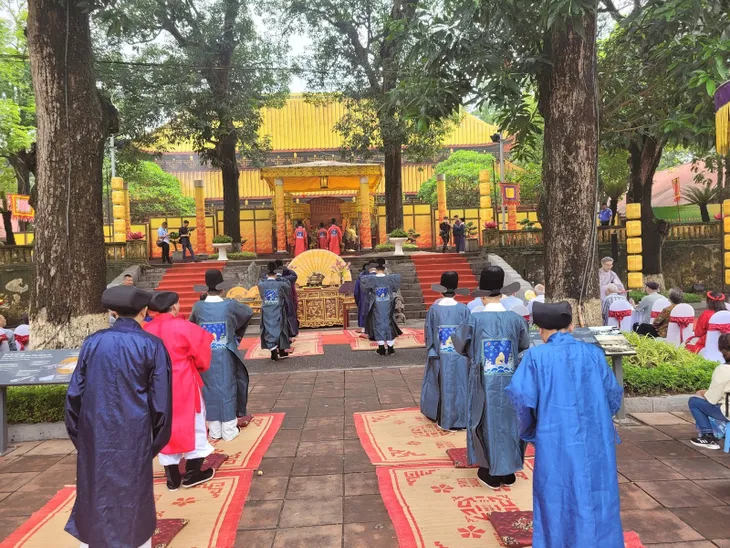 Tái hiện các nghi lễ ngày Tết Đoan Ngọ trong Hoàng cung Thăng Long xưa - Ảnh 8. Tái hiện các nghi lễ ngày Tết Đoan Ngọ trong Hoàng cung Thăng Long xưa - Ảnh 8.