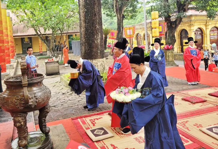 Tái hiện các nghi lễ ngày Tết Đoan Ngọ trong Hoàng cung Thăng Long xưa - Ảnh 6. Tái hiện các nghi lễ ngày Tết Đoan Ngọ trong Hoàng cung Thăng Long xưa - Ảnh 6.