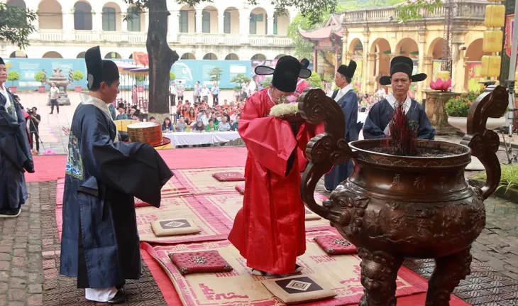 Tái hiện các nghi lễ ngày Tết Đoan Ngọ trong Hoàng cung Thăng Long xưa - Ảnh 5. Tái hiện các nghi lễ ngày Tết Đoan Ngọ trong Hoàng cung Thăng Long xưa - Ảnh 5.