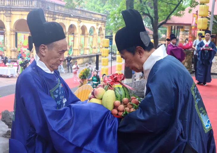 Tái hiện các nghi lễ ngày Tết Đoan Ngọ trong Hoàng cung Thăng Long xưa - Ảnh 4. Tái hiện các nghi lễ ngày Tết Đoan Ngọ trong Hoàng cung Thăng Long xưa - Ảnh 4.