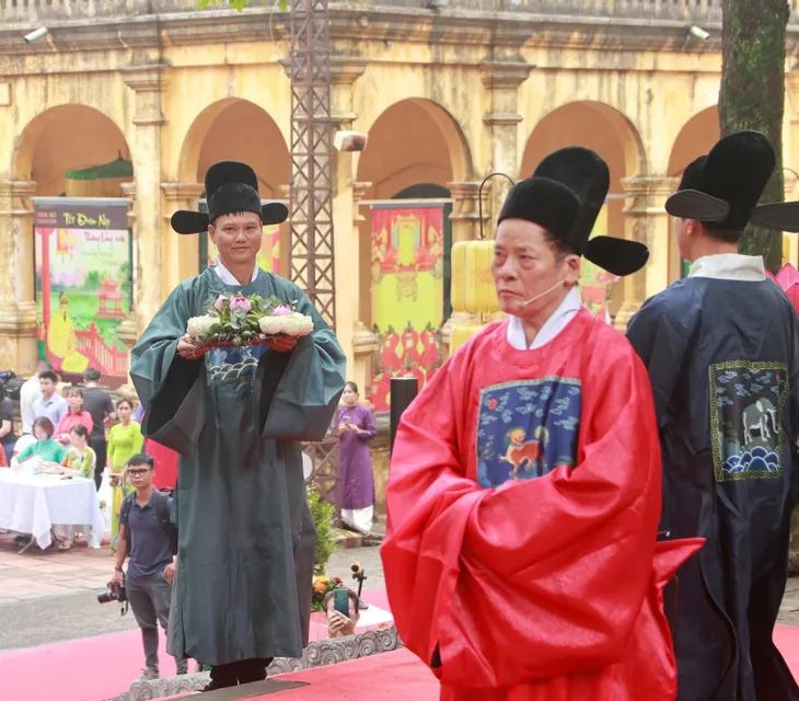Tái hiện các nghi lễ ngày Tết Đoan Ngọ trong Hoàng cung Thăng Long xưa - Ảnh 3. Tái hiện các nghi lễ ngày Tết Đoan Ngọ trong Hoàng cung Thăng Long xưa - Ảnh 3.