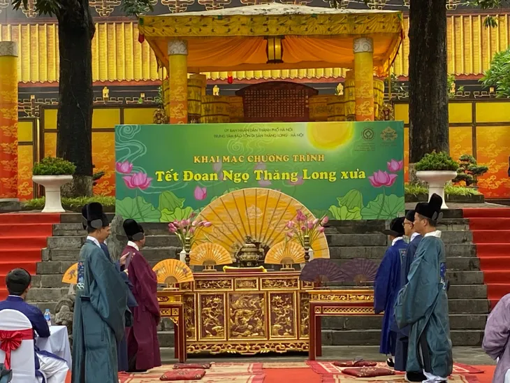 Tái hiện các nghi lễ ngày Tết Đoan Ngọ trong Hoàng cung Thăng Long xưa - Ảnh 1. Tái hiện các nghi lễ ngày Tết Đoan Ngọ trong Hoàng cung Thăng Long xưa - Ảnh 1.
