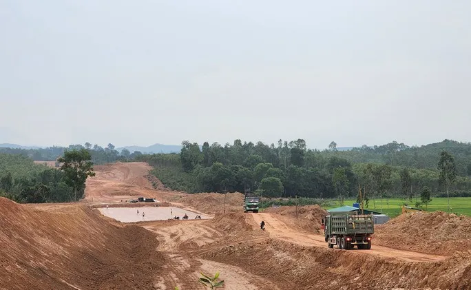 Gỡ vướng vật liệu xây dựng cao tốc Bắc - Nam - Ảnh 1. Gỡ vướng vật liệu xây dựng cao tốc Bắc - Nam - Ảnh 1.