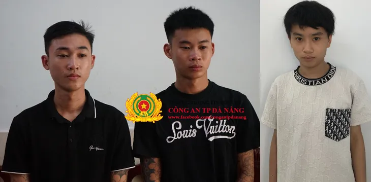 Giải quyết mâu thuẫn bằng hung khí, 3 đối tượng bị khởi tố, bắt giam về hành vi Giết người - Ảnh 1. Giải quyết mâu thuẫn bằng hung khí, 3 đối tượng bị khởi tố, bắt giam về hành vi Giết người - Ảnh 1.
