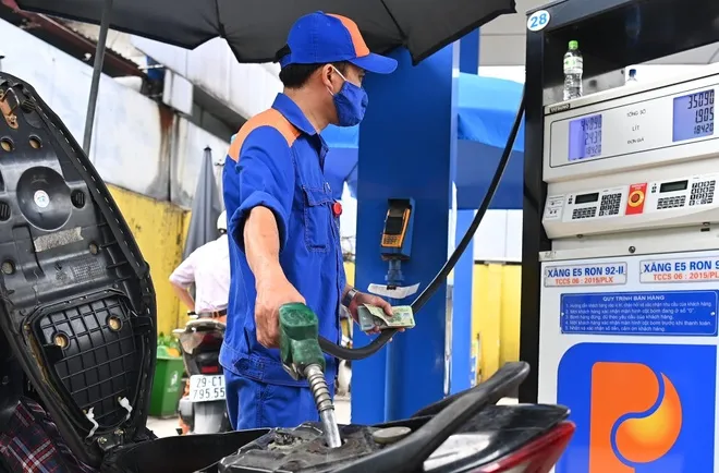 Bộ Tài chính: Tỷ trọng thuế trong giá xăng, dầu bán ở Việt Nam ở mức thấp - Ảnh 1. Bộ Tài chính: Tỷ trọng thuế trong giá xăng, dầu bán ở Việt Nam ở mức thấp - Ảnh 1.