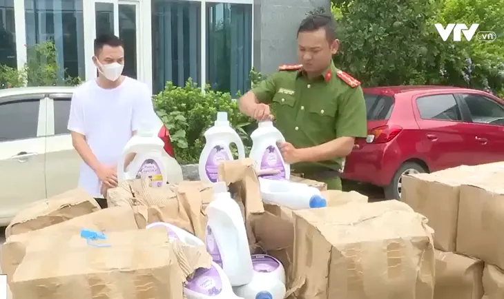 Bắt ổ nhóm tráo đổi hàng hóa tại sân bay Nội Bài - Ảnh 1. Bắt ổ nhóm tráo đổi hàng hóa tại sân bay Nội Bài - Ảnh 1.