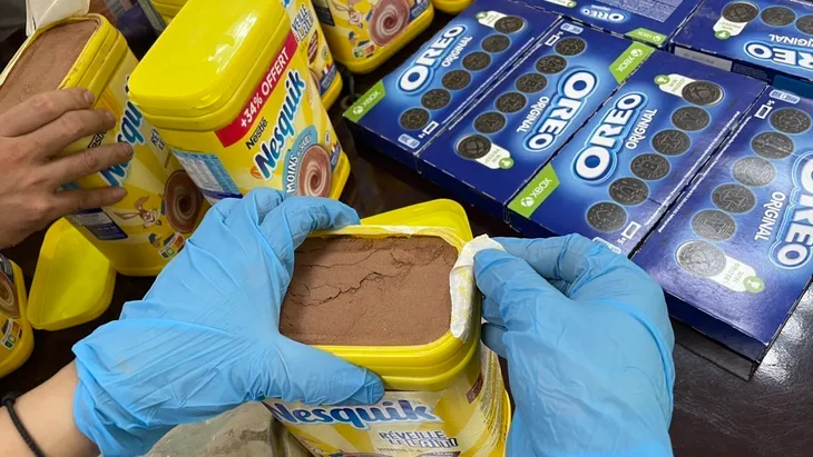 Phát hiện hơn 19 kg nghi là ketamin trong lô hàng cacao, bánh kẹo gửi từ Pháp - Ảnh 1. Phát hiện hơn 19 kg nghi là ketamin trong lô hàng cacao, bánh kẹo gửi từ Pháp - Ảnh 1.