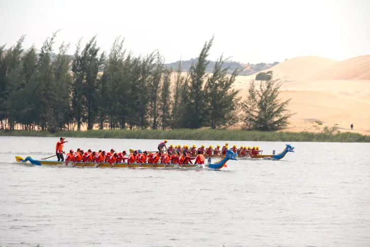 Khởi tranh giải đua thuyền truyền thống vô địch quốc gia 2023 - Ảnh 3. Khởi tranh giải đua thuyền truyền thống vô địch quốc gia 2023 - Ảnh 3.