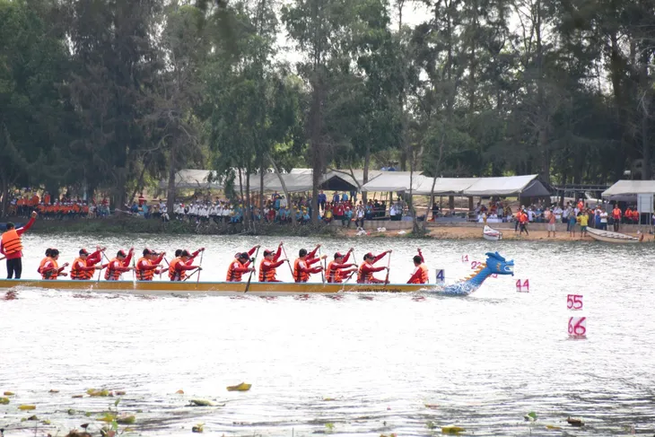 Khởi tranh giải đua thuyền truyền thống vô địch quốc gia 2023 - Ảnh 5. Khởi tranh giải đua thuyền truyền thống vô địch quốc gia 2023 - Ảnh 5.
