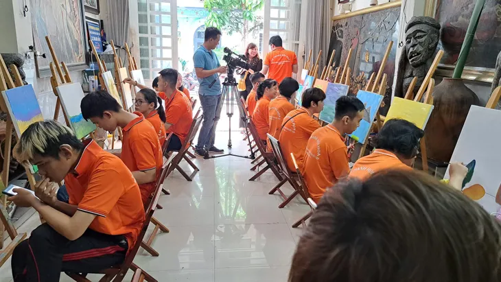 Việc tử tế: Những thanh âm hội họa chở ước mơ - Ảnh 1. Việc tử tế: Những thanh âm hội họa chở ước mơ - Ảnh 1.
