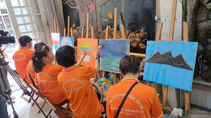 Việc tử tế: Những thanh âm hội họa chở ước mơ - Ảnh 2. Việc tử tế: Những thanh âm hội họa chở ước mơ - Ảnh 2.