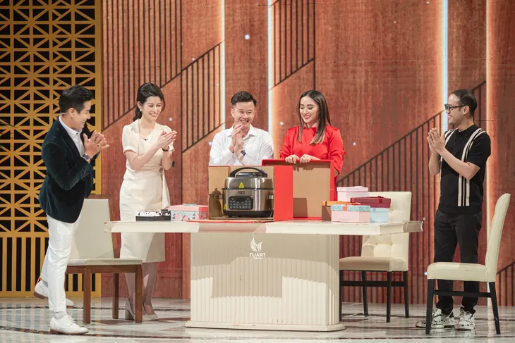 Khách sạn 5 sao: Vợ chồng HLV Trương Minh Sang – HLV Thu Hà và hành trình gần 20 năm bên nhau - Ảnh 2. Khách sạn 5 sao: Vợ chồng HLV Trương Minh Sang – HLV Thu Hà và hành trình gần 20 năm bên nhau - Ảnh 2.