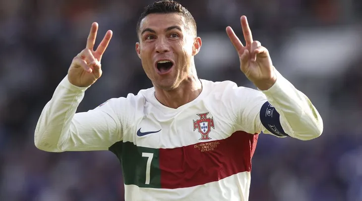 Ronaldo: “Tôi không theo đuổi những kỷ lục, chúng theo đuổi tôi” - Ảnh 3. Ronaldo: “Tôi không theo đuổi những kỷ lục, chúng theo đuổi tôi” - Ảnh 3.