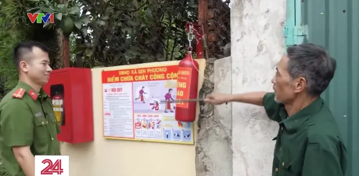 Mô hình kẻng báo cháy tái chế từ bình cứu hỏa - Ảnh 1. Mô hình kẻng báo cháy tái chế từ bình cứu hỏa - Ảnh 1.