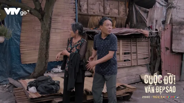Cuộc đời vẫn đẹp sao - Tập 37: Bố mẹ Luyến đến xóm trọ ăn vạ con gái - Ảnh 1. Cuộc đời vẫn đẹp sao - Tập 37: Bố mẹ Luyến đến xóm trọ ăn vạ con gái - Ảnh 1.