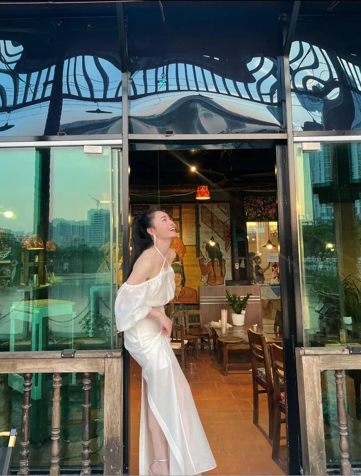 Diễn viên Việt tuần qua: Lan Phương lột xác, Huyền Lizzie khoe lưng trần ngắm pháo hoa - Ảnh 3. Diễn viên Việt tuần qua: Lan Phương lột xác, Huyền Lizzie khoe lưng trần ngắm pháo hoa - Ảnh 3.