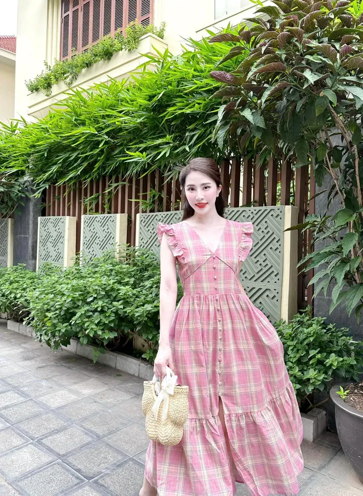 Diễn viên Việt tuần qua: Lan Phương lột xác, Huyền Lizzie khoe lưng trần ngắm pháo hoa - Ảnh 7. Diễn viên Việt tuần qua: Lan Phương lột xác, Huyền Lizzie khoe lưng trần ngắm pháo hoa - Ảnh 7.