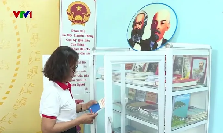 Lan tỏa văn hóa đọc từ Tủ sách Chi bộ - Ảnh 1. Lan tỏa văn hóa đọc từ Tủ sách Chi bộ - Ảnh 1.