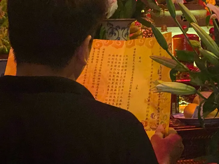 Kỳ thi tốt nghiệp THPT: Đi cầu may, sĩ tử tiết lộ bí quyết sẵn sàng vượt vũ môn - Ảnh 13. Kỳ thi tốt nghiệp THPT: Đi cầu may, sĩ tử tiết lộ bí quyết sẵn sàng vượt vũ môn - Ảnh 13.