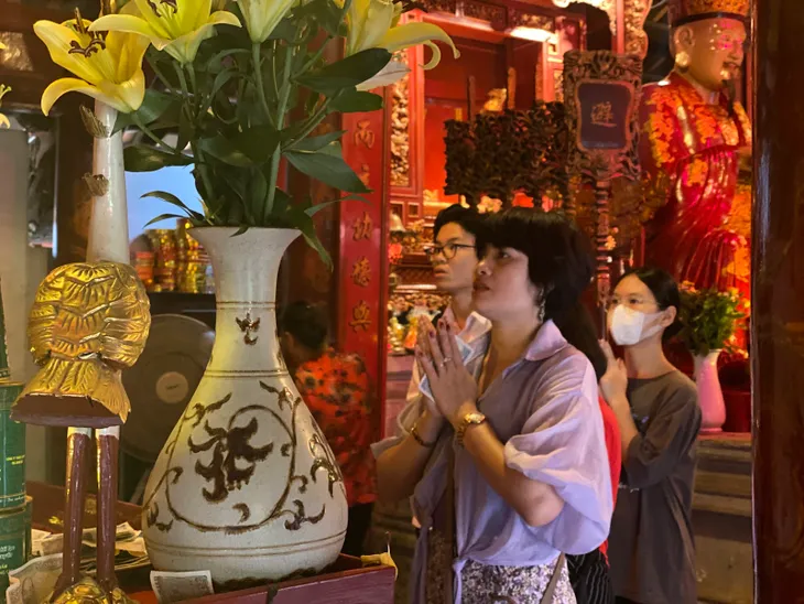 Kỳ thi tốt nghiệp THPT: Đi cầu may, sĩ tử tiết lộ bí quyết sẵn sàng vượt vũ môn - Ảnh 9. Kỳ thi tốt nghiệp THPT: Đi cầu may, sĩ tử tiết lộ bí quyết sẵn sàng vượt vũ môn - Ảnh 9.