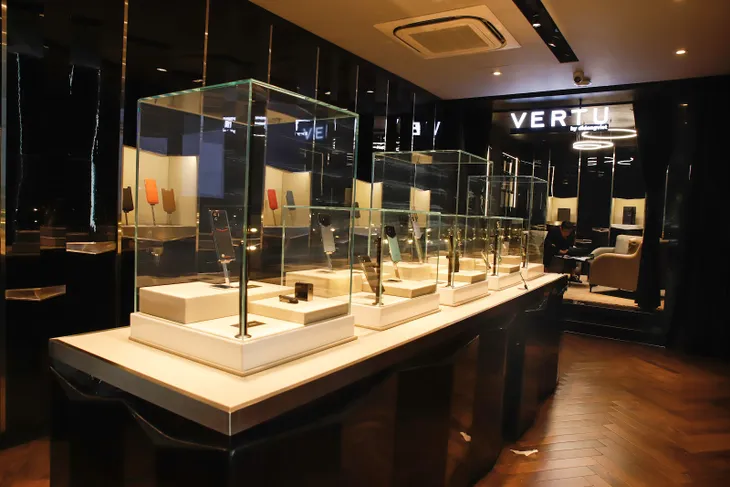 Vì sao giới trẻ Việt ngày càng chuộng Vertu chính hãng? - Ảnh 3. Vì sao giới trẻ Việt ngày càng chuộng Vertu chính hãng? - Ảnh 3.