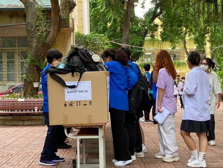Sĩ tử Hà Nội tự tin, sẵn sàng bước vào kỳ thi tốt nghiệp THPT 2023 - Ảnh 3. Sĩ tử Hà Nội tự tin, sẵn sàng bước vào kỳ thi tốt nghiệp THPT 2023 - Ảnh 3.