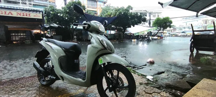 Bạc Liêu lại chìm trong biển nước sau mưa lớn - Ảnh 2. Bạc Liêu lại chìm trong biển nước sau mưa lớn - Ảnh 2.