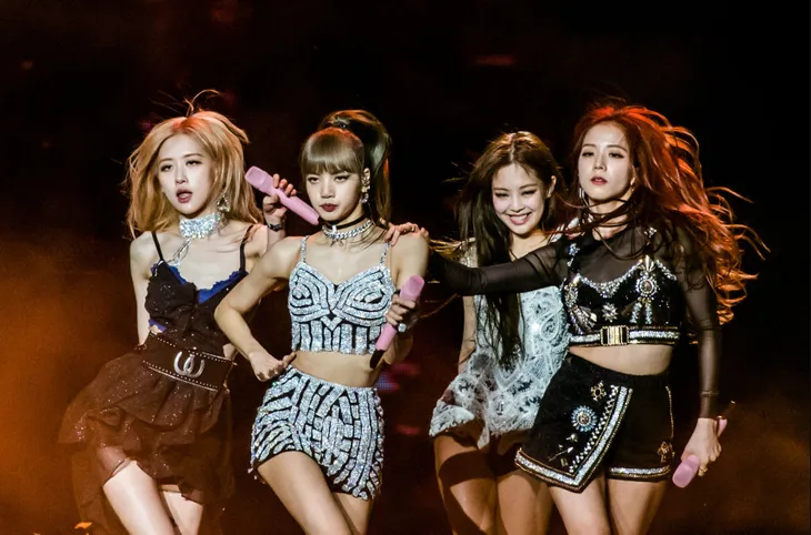 Buổi diễn của BLACKPINK tạo cơn sốt tại Việt Nam - Ảnh 1. Buổi diễn của BLACKPINK tạo cơn sốt tại Việt Nam - Ảnh 1.