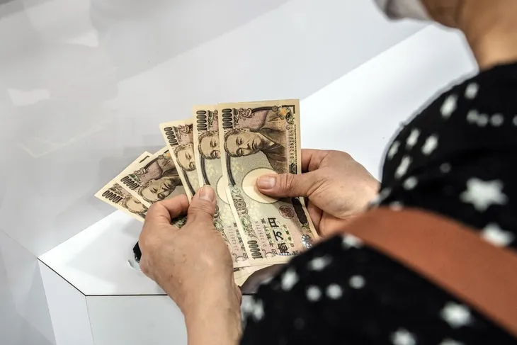 Đồng Yen xuống thấp nhất 7 tháng so với USD - Ảnh 1. Đồng Yen xuống thấp nhất 7 tháng so với USD - Ảnh 1.