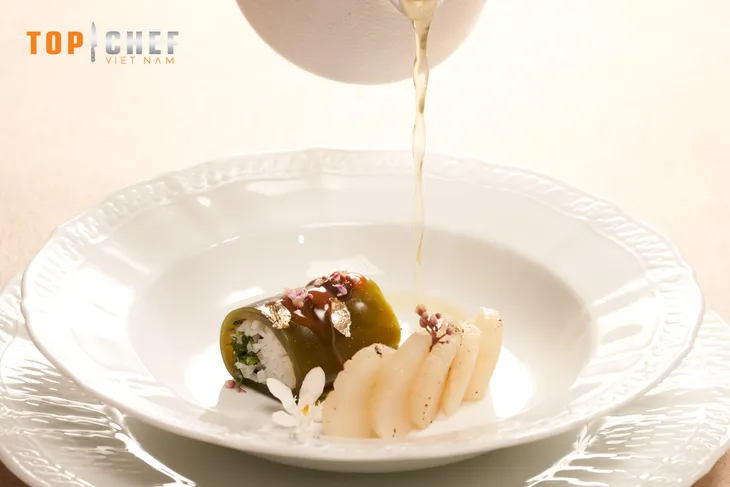 Top Chef Việt Nam 2023 - Tập 3: Thử thách nấu món phở ăn không dùng đũa, 2 đầu bếp gói dao ra về - Ảnh 9. Top Chef Việt Nam 2023 - Tập 3: Thử thách nấu món phở ăn không dùng đũa, 2 đầu bếp gói dao ra về - Ảnh 9.