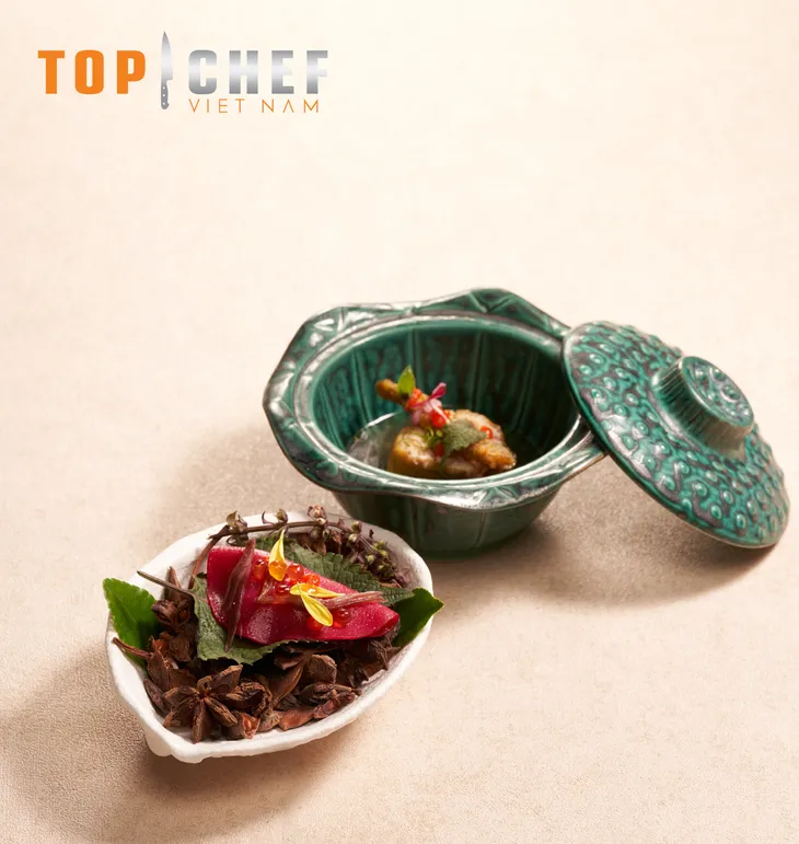 Top Chef Việt Nam 2023 - Tập 3: Thử thách nấu món phở ăn không dùng đũa, 2 đầu bếp gói dao ra về - Ảnh 10. Top Chef Việt Nam 2023 - Tập 3: Thử thách nấu món phở ăn không dùng đũa, 2 đầu bếp gói dao ra về - Ảnh 10.