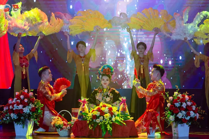 Thí sinh Hoa khôi Ngoại giao khoe tài năng trong đêm Bán kết - Ảnh 10. Thí sinh Hoa khôi Ngoại giao khoe tài năng trong đêm Bán kết - Ảnh 10.