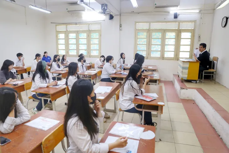 Kỳ thi tốt nghiệp THPT 2025 sẽ thi tất cả các môn đang tính điểm - Ảnh 1.