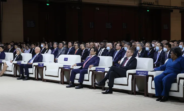 Thủ tướng dự phiên khai mạc Hội nghị Diễn đàn Kinh tế thế giới Thiên Tân 2023 - Ảnh 2. Thủ tướng dự phiên khai mạc Hội nghị Diễn đàn Kinh tế thế giới Thiên Tân 2023 - Ảnh 2.