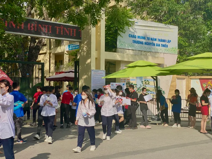 Đề thi Toán tốt nghiệp THPT 2023 có tính phân hoá cao - Ảnh 8. Đề thi Toán tốt nghiệp THPT 2023 có tính phân hoá cao - Ảnh 8.
