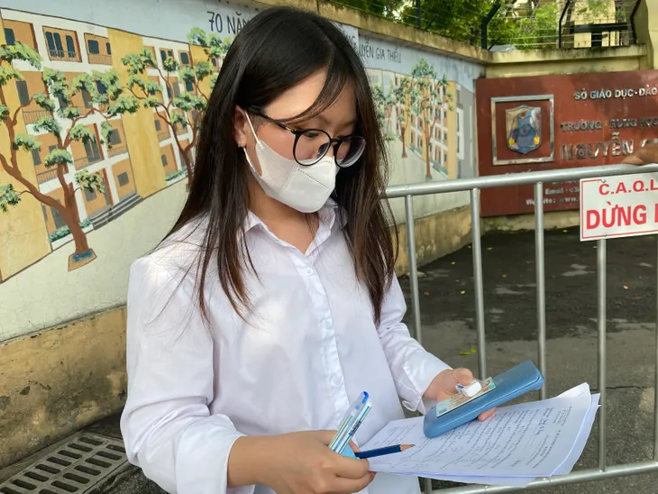 Đề thi Toán tốt nghiệp THPT 2023 có tính phân hoá cao - Ảnh 7. Đề thi Toán tốt nghiệp THPT 2023 có tính phân hoá cao - Ảnh 7.
