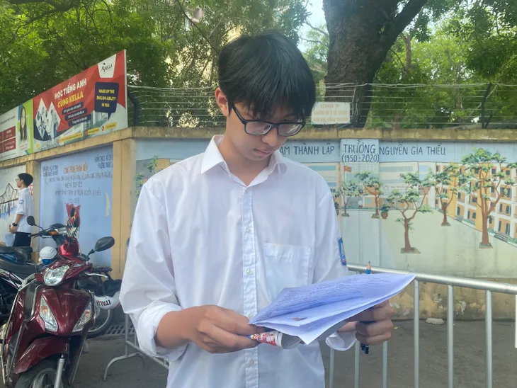 Thi tốt nghiệp THPT 2023: Đề thi môn Tiếng Anh dễ thở, hứa hẹn nhiều điểm cao - Ảnh 3. Thi tốt nghiệp THPT 2023: Đề thi môn Tiếng Anh dễ thở, hứa hẹn nhiều điểm cao - Ảnh 3.