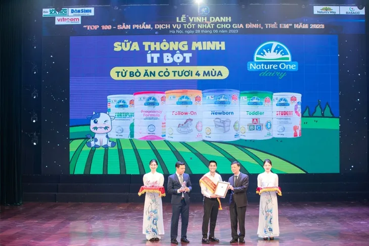 Nature One Dairy được vinh danh trong Top 100 sản phẩm, dịch vụ tốt nhất cho gia đình, trẻ em năm 2023 - Ảnh 2. Nature One Dairy được vinh danh trong Top 100 sản phẩm, dịch vụ tốt nhất cho gia đình, trẻ em năm 2023 - Ảnh 2.