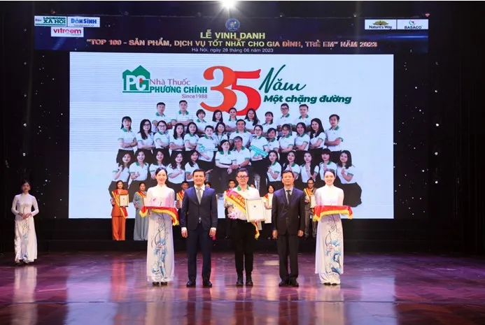 Hệ thống Nhà thuốc Phương Chính được vinh danh trong Top 100 Sản phẩm dịch vụ tốt nhất cho gia đình, trẻ em năm 2023 - Ảnh 2. Hệ thống Nhà thuốc Phương Chính được vinh danh trong Top 100 Sản phẩm dịch vụ tốt nhất cho gia đình, trẻ em năm 2023 - Ảnh 2.