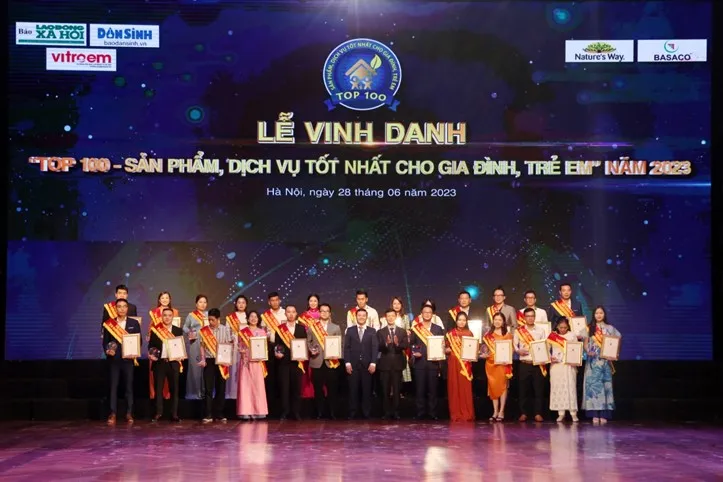 Hệ thống Nhà thuốc Phương Chính được vinh danh trong Top 100 Sản phẩm dịch vụ tốt nhất cho gia đình, trẻ em năm 2023 - Ảnh 3. Hệ thống Nhà thuốc Phương Chính được vinh danh trong Top 100 Sản phẩm dịch vụ tốt nhất cho gia đình, trẻ em năm 2023 - Ảnh 3.