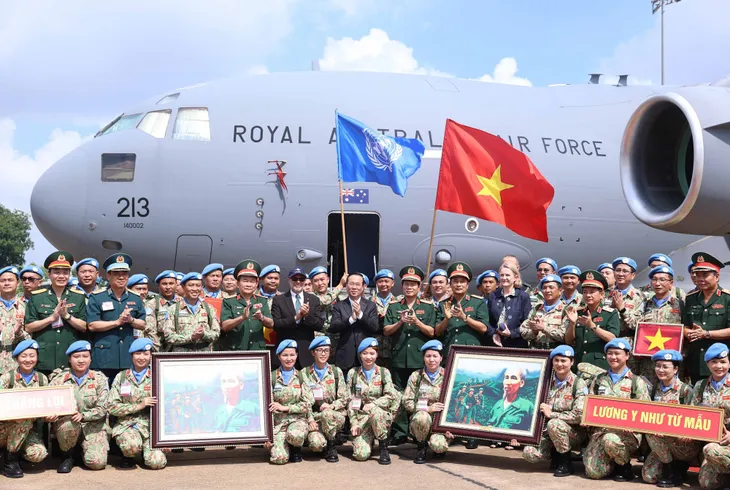 Hàng trăm chiến sỹ mũ nồi xanh lên đường gìn giữ hòa bình Liên Hợp Quốc - Ảnh 1. Hàng trăm chiến sỹ mũ nồi xanh lên đường gìn giữ hòa bình Liên Hợp Quốc - Ảnh 1.