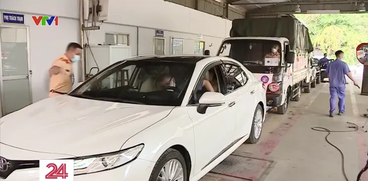 Gần 2 triệu xe giãn chu kỳ đăng kiểm từ hôm nay - Ảnh 4. Gần 2 triệu xe giãn chu kỳ đăng kiểm từ hôm nay - Ảnh 4.
