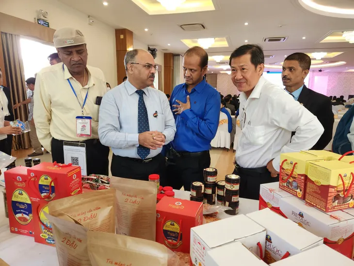 Doanh nghiệp Ấn Độ và tỉnh Kiên Giang tìm cơ hội hợp tác về du lịch, giày da và thuỷ sản - Ảnh 1. Doanh nghiệp Ấn Độ và tỉnh Kiên Giang tìm cơ hội hợp tác về du lịch, giày da và thuỷ sản - Ảnh 1.