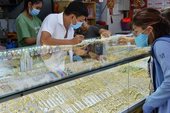 Giá vàng tiếp đà giảm - Ảnh 1. Giá vàng tiếp đà giảm - Ảnh 1.