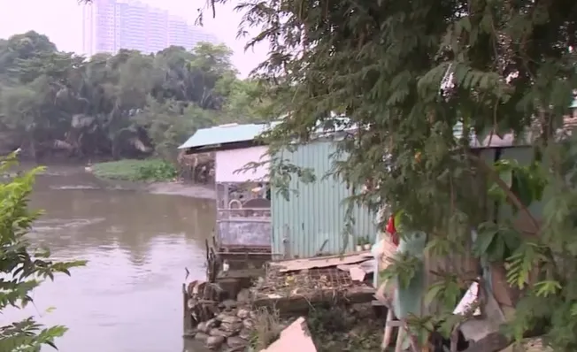Nỗi lo sạt lở trong mùa mưa ở TP Hồ Chí Minh - Ảnh 2. Nỗi lo sạt lở trong mùa mưa ở TP Hồ Chí Minh - Ảnh 2.