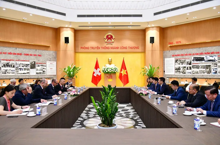 Chủ tịch Hội đồng Quốc gia Thụy Sĩ kết thúc tốt đẹp chuyến thăm chính thức Việt Nam - Ảnh 4. Chủ tịch Hội đồng Quốc gia Thụy Sĩ kết thúc tốt đẹp chuyến thăm chính thức Việt Nam - Ảnh 4.