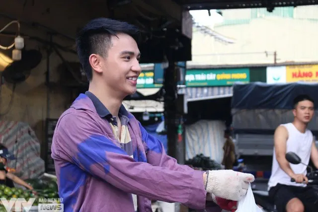 Cuộc đời vẫn đẹp sao: K cơ Thạch nối nghiệp cửu vạn của bố Lưu? - Ảnh 9. Cuộc đời vẫn đẹp sao: K cơ Thạch nối nghiệp cửu vạn của bố Lưu? - Ảnh 9.