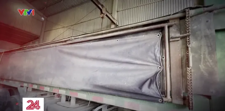 Tái diễn xe quá khổ, quá tải với nhiều thủ đoạn tinh vi - Ảnh 8. Tái diễn xe quá khổ, quá tải với nhiều thủ đoạn tinh vi - Ảnh 8.
